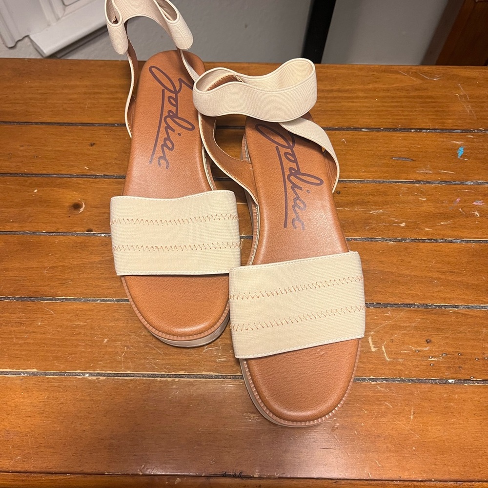 Jolie Women's Cream and Tan Sandals